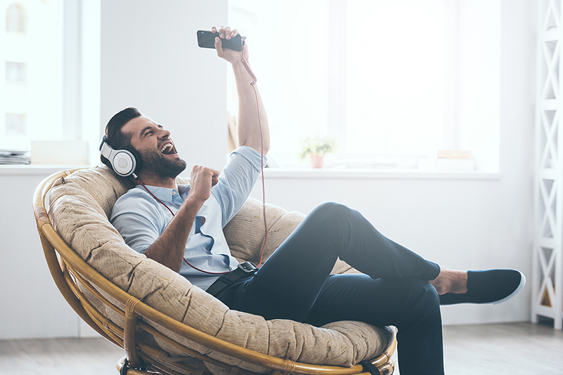 Volume de fones de ouvido pode prejudicar a saúde auditiva